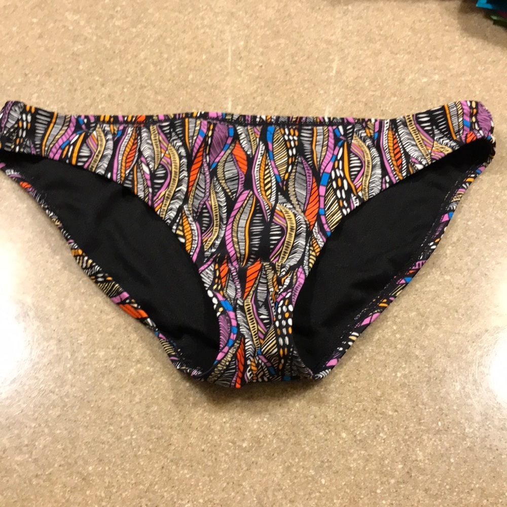 Feather patterned bikini bottom